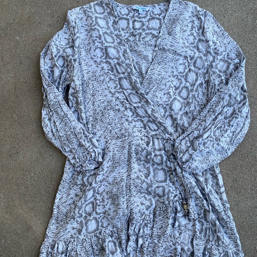 Blue Island Gray Snake Print Beach Cover